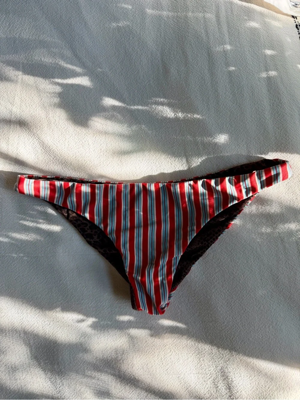 acacia Waikaloa Bikini Bottoms in Zenny Red & White Striped - M